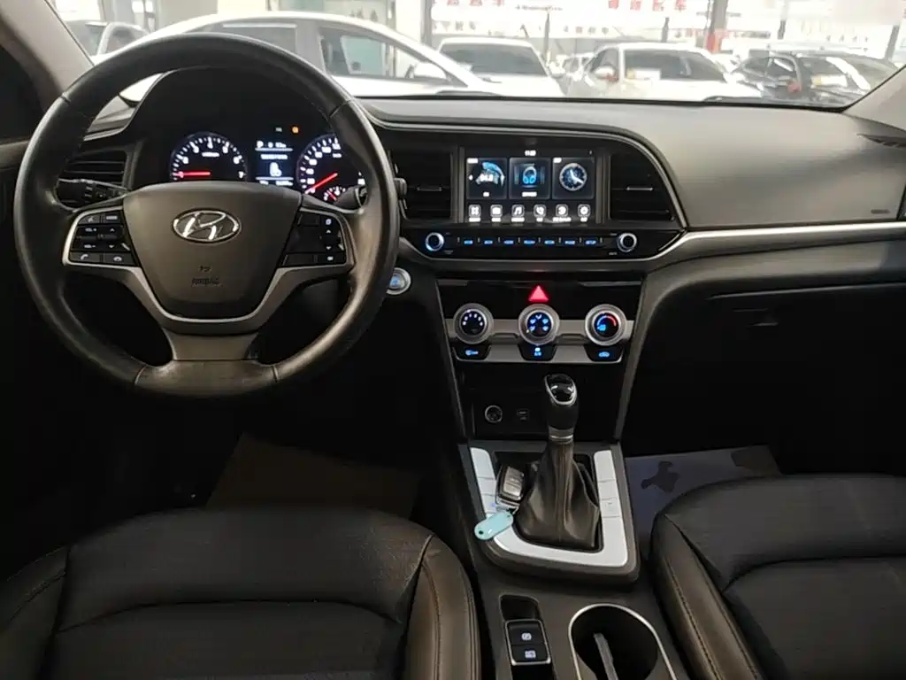 Hyundai Elantra — фото 9