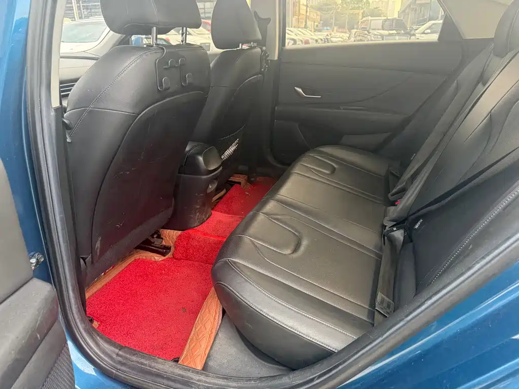 Hyundai Elantra — фото 11