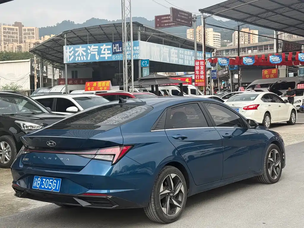 Hyundai Elantra — фото 4