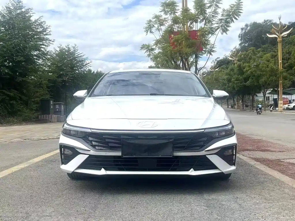 Hyundai Elantra — фото 2