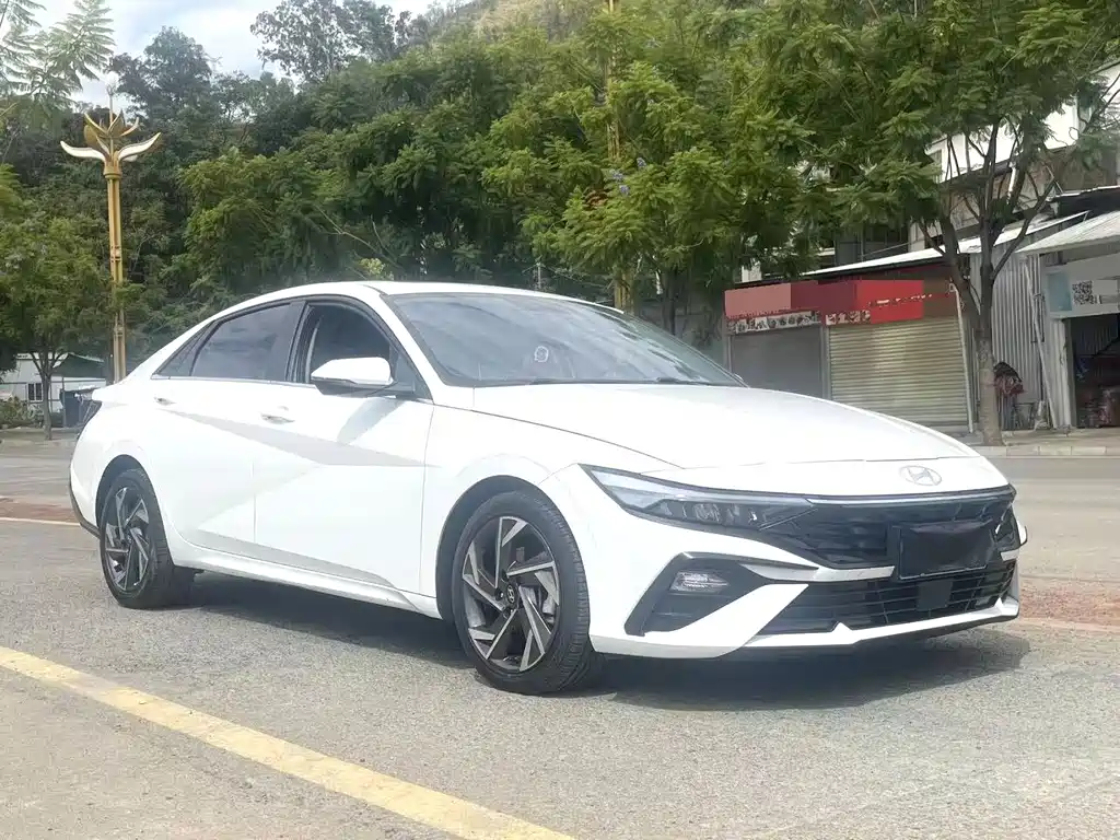 Hyundai Elantra — фото 3