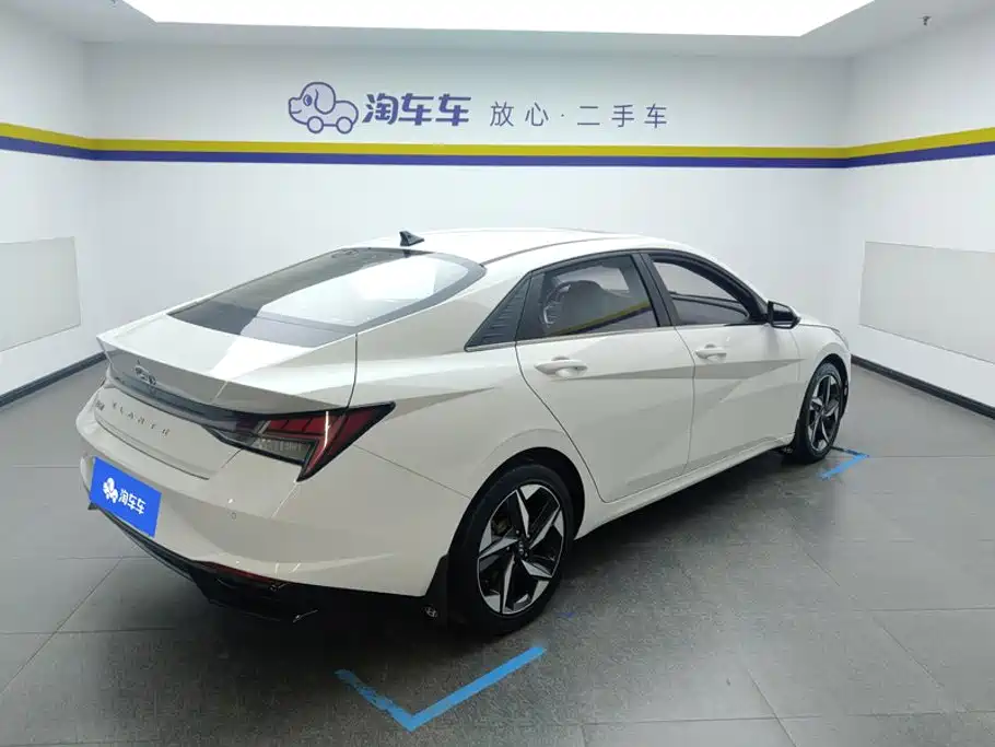 Hyundai Elantra — фото 3