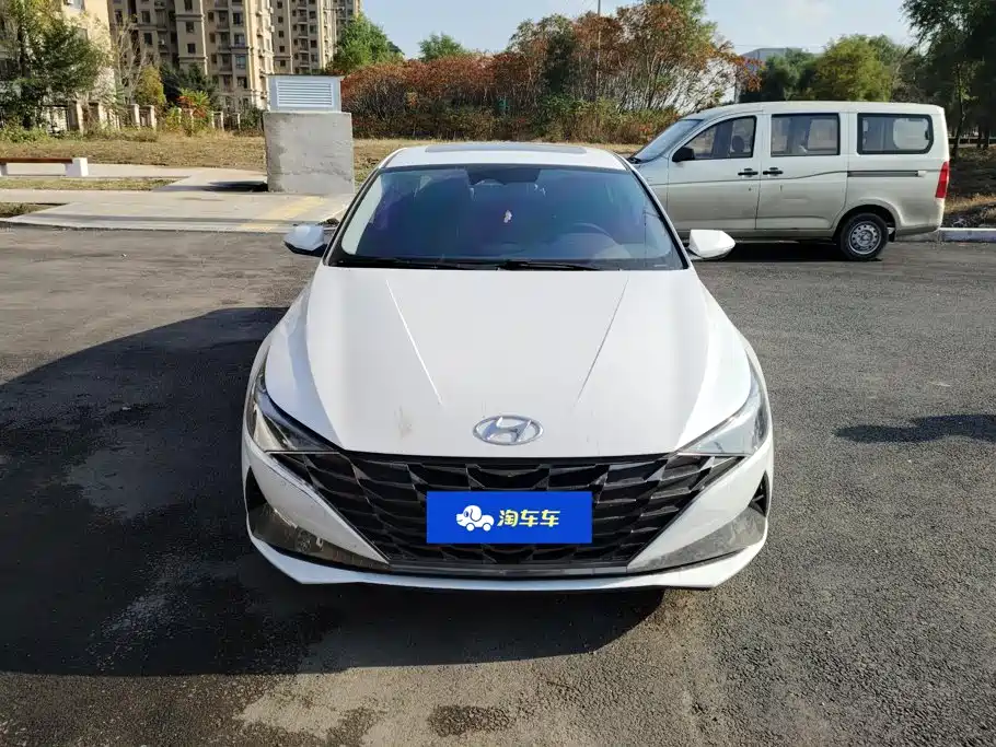 Hyundai Elantra — фото 2