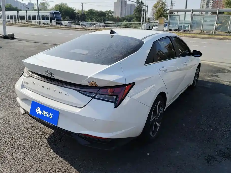 Hyundai Elantra — фото 3