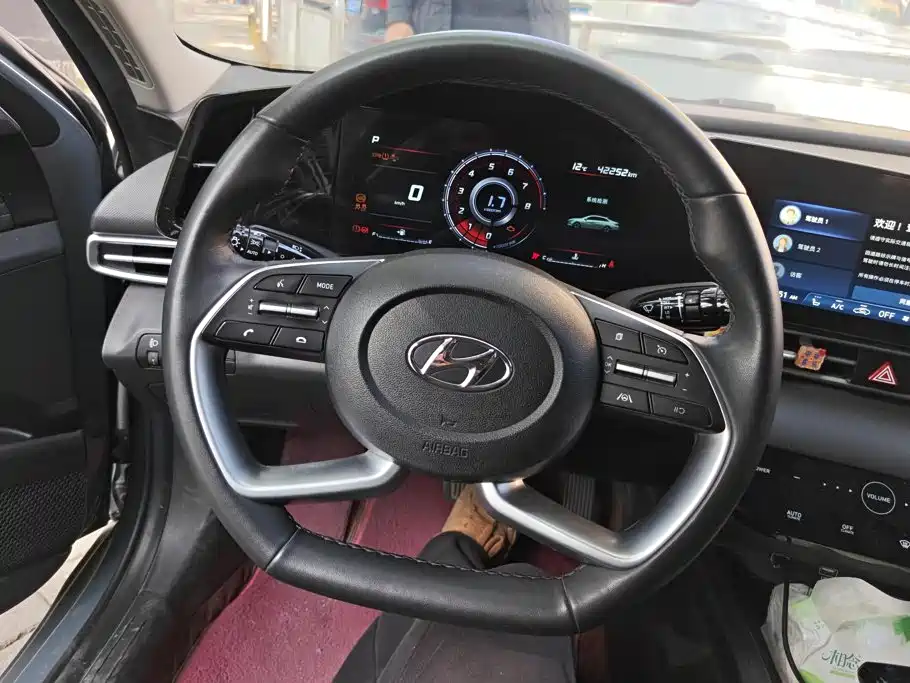 Hyundai Elantra — фото 15