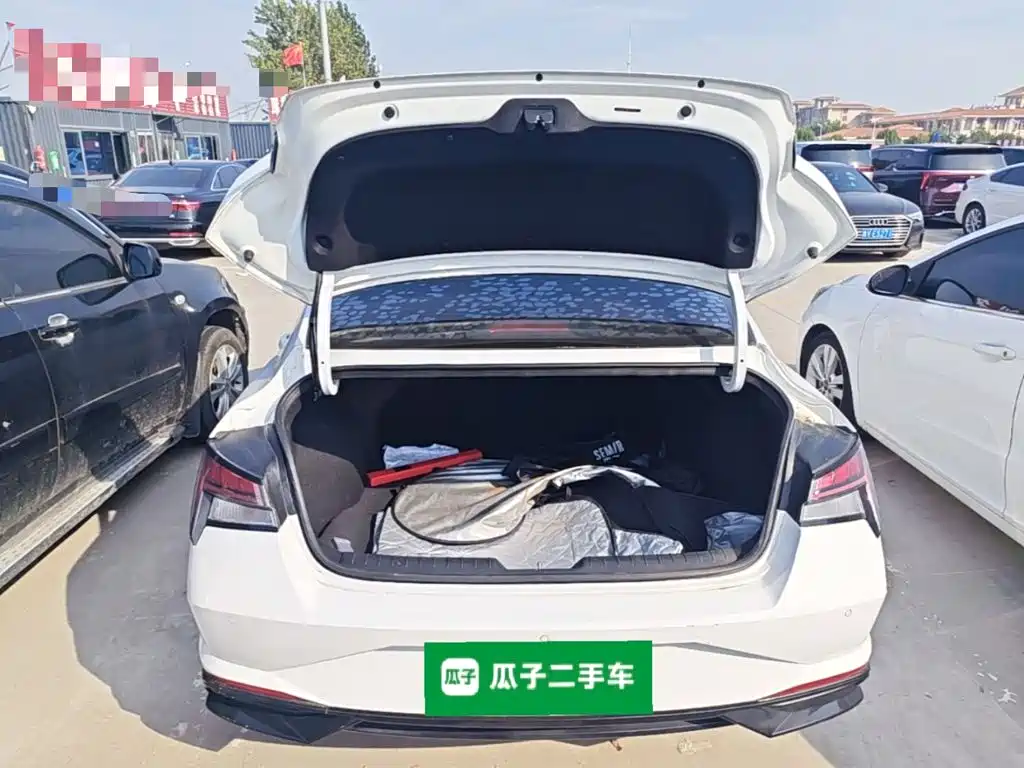 Hyundai Elantra — фото 18