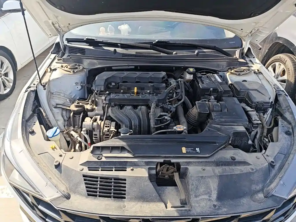 Hyundai Elantra — фото 19