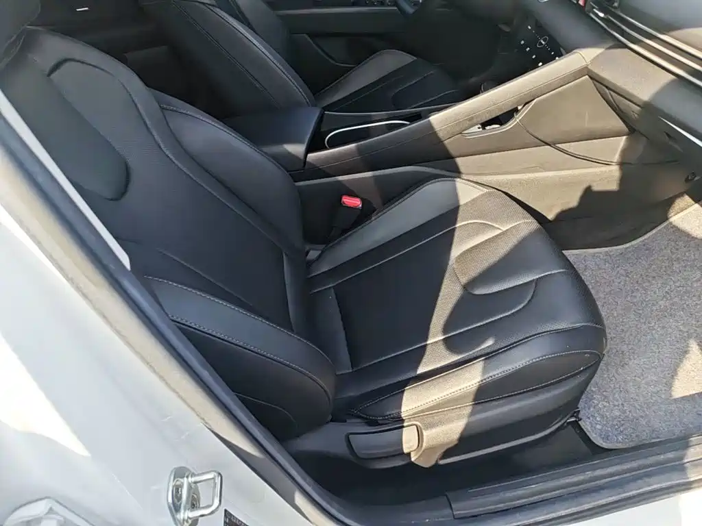 Hyundai Elantra — фото 24