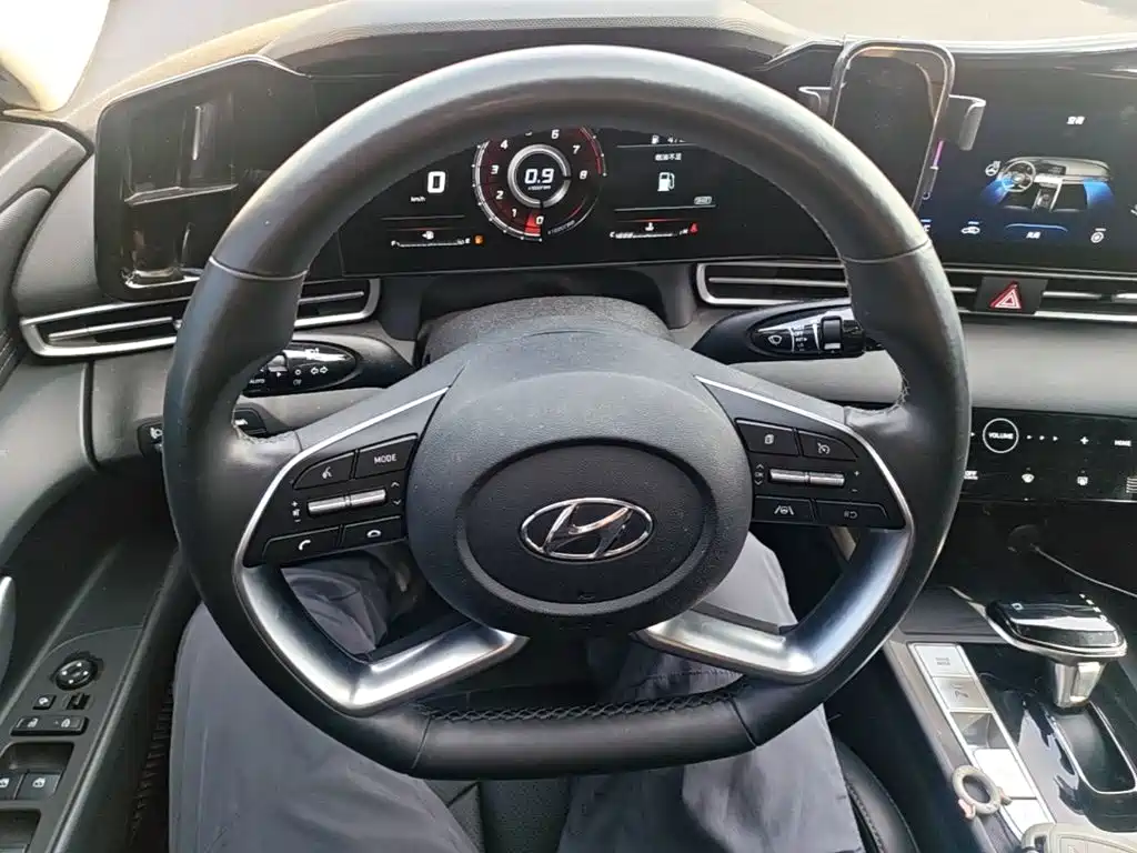 Hyundai Elantra — фото 10