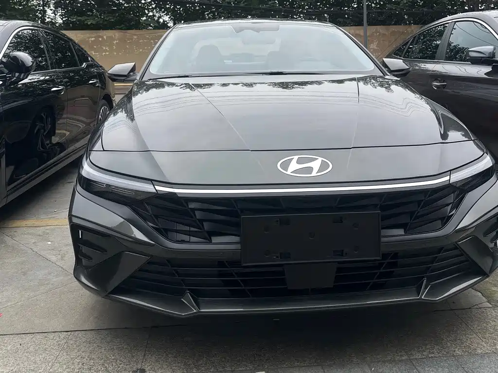 Hyundai Elantra — фото 2