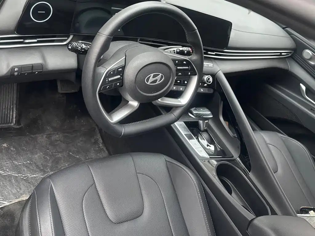 Hyundai Elantra — фото 4