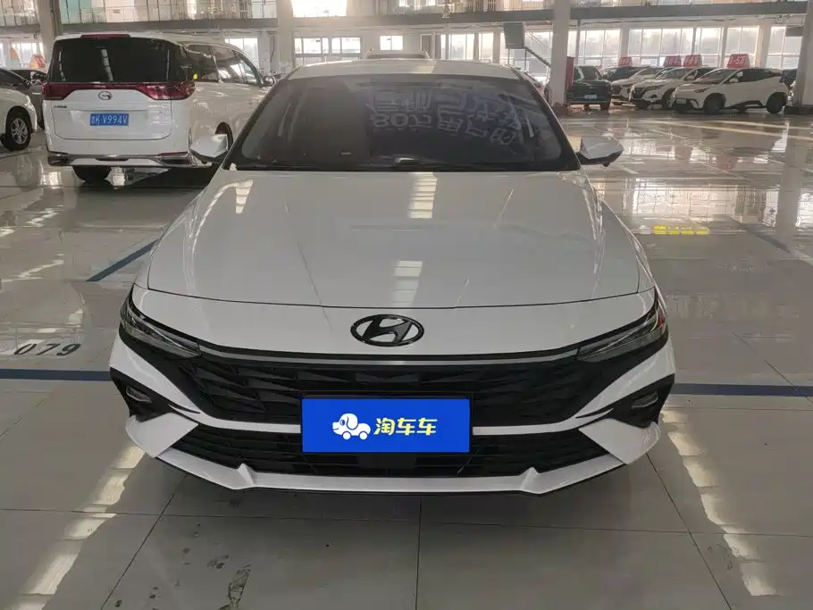 Hyundai Elantra — фото 2