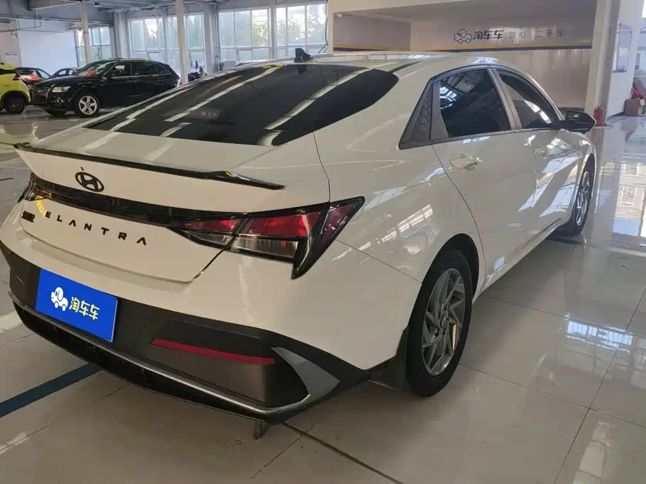 Hyundai Elantra — фото 3