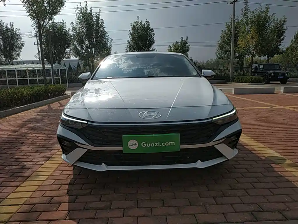 Hyundai Elantra — фото 2