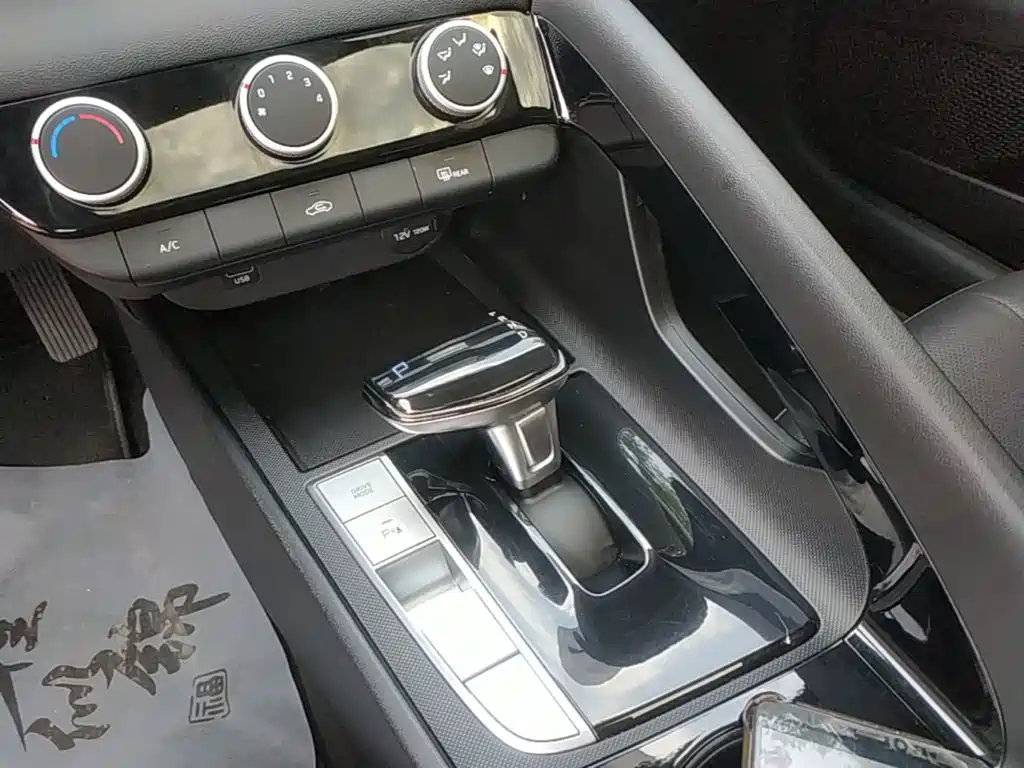 Hyundai Elantra — фото 13