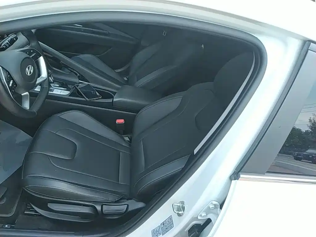 Hyundai Elantra — фото 14