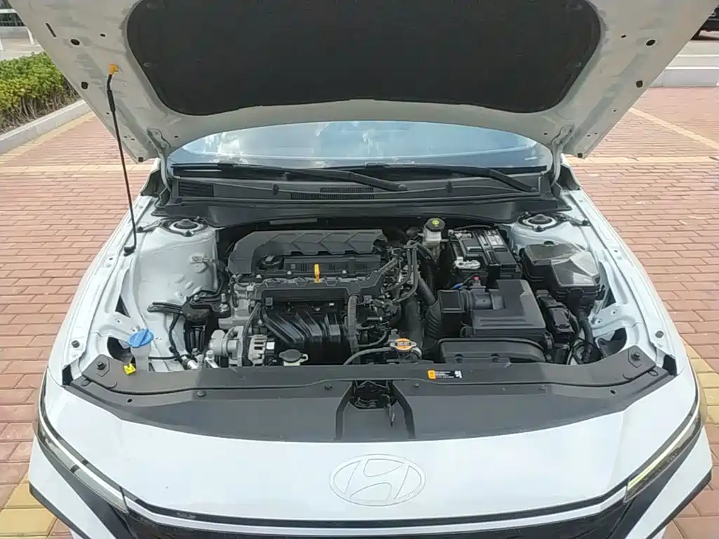 Hyundai Elantra — фото 19