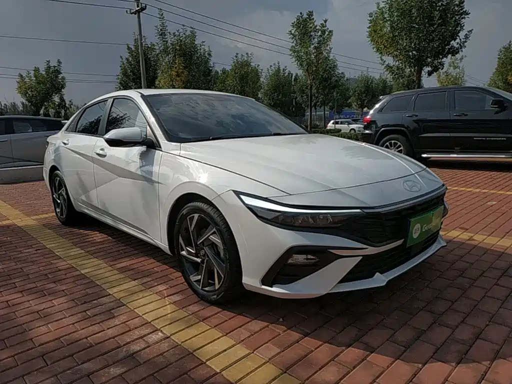 Hyundai Elantra — фото 3