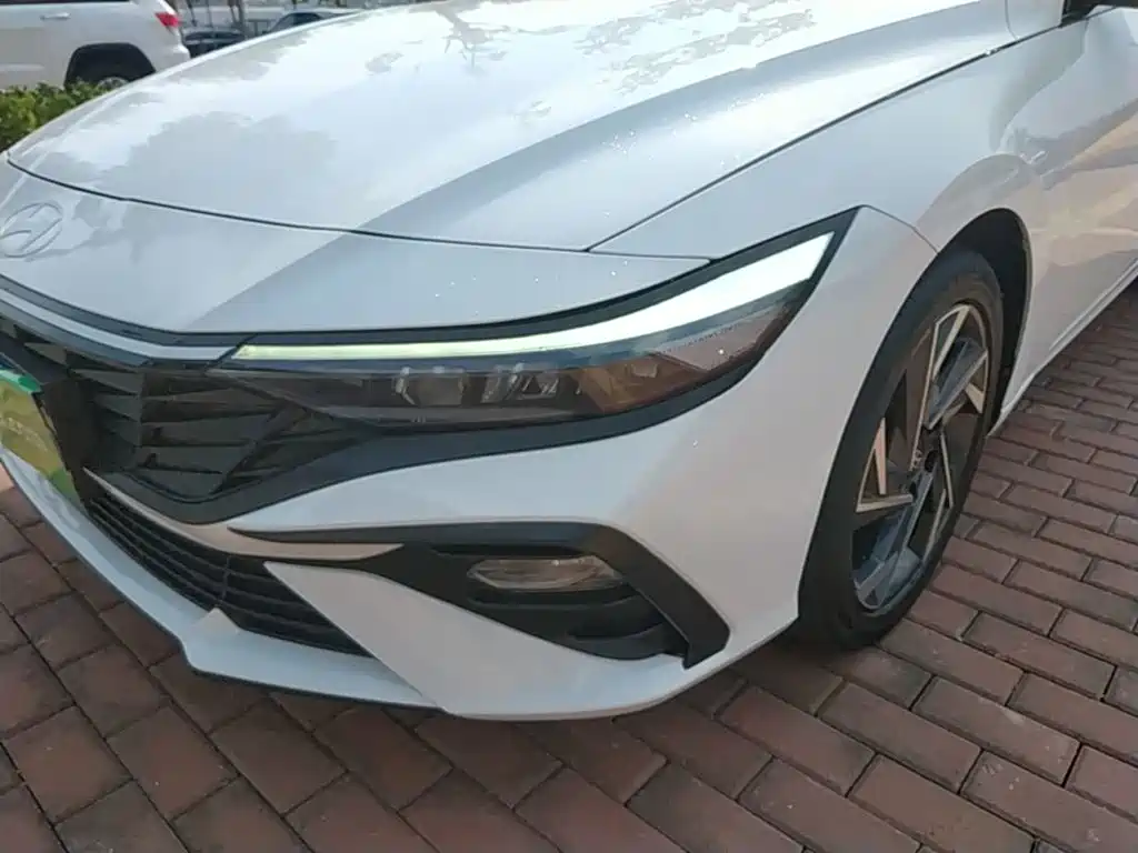 Hyundai Elantra — фото 23
