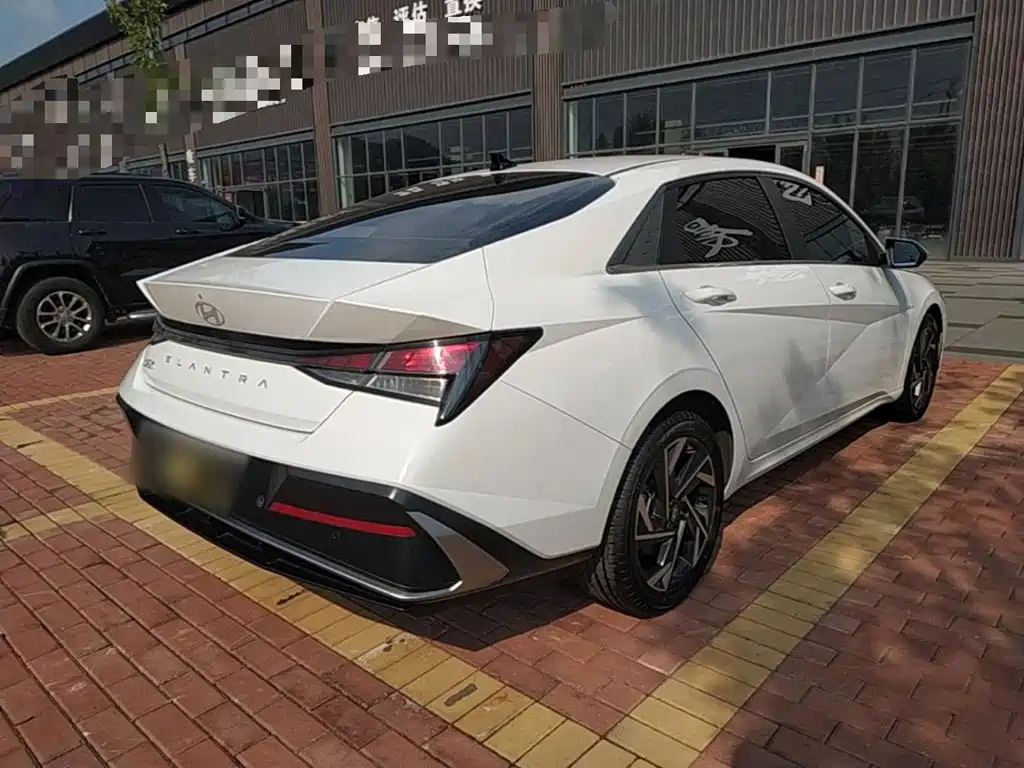 Hyundai Elantra — фото 6