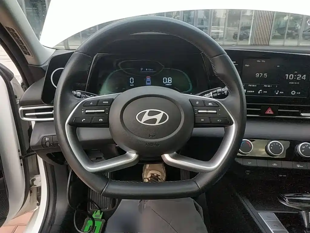 Hyundai Elantra — фото 10