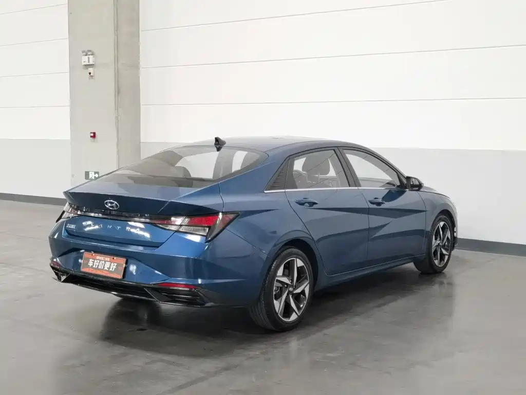 Hyundai Elantra — фото 2
