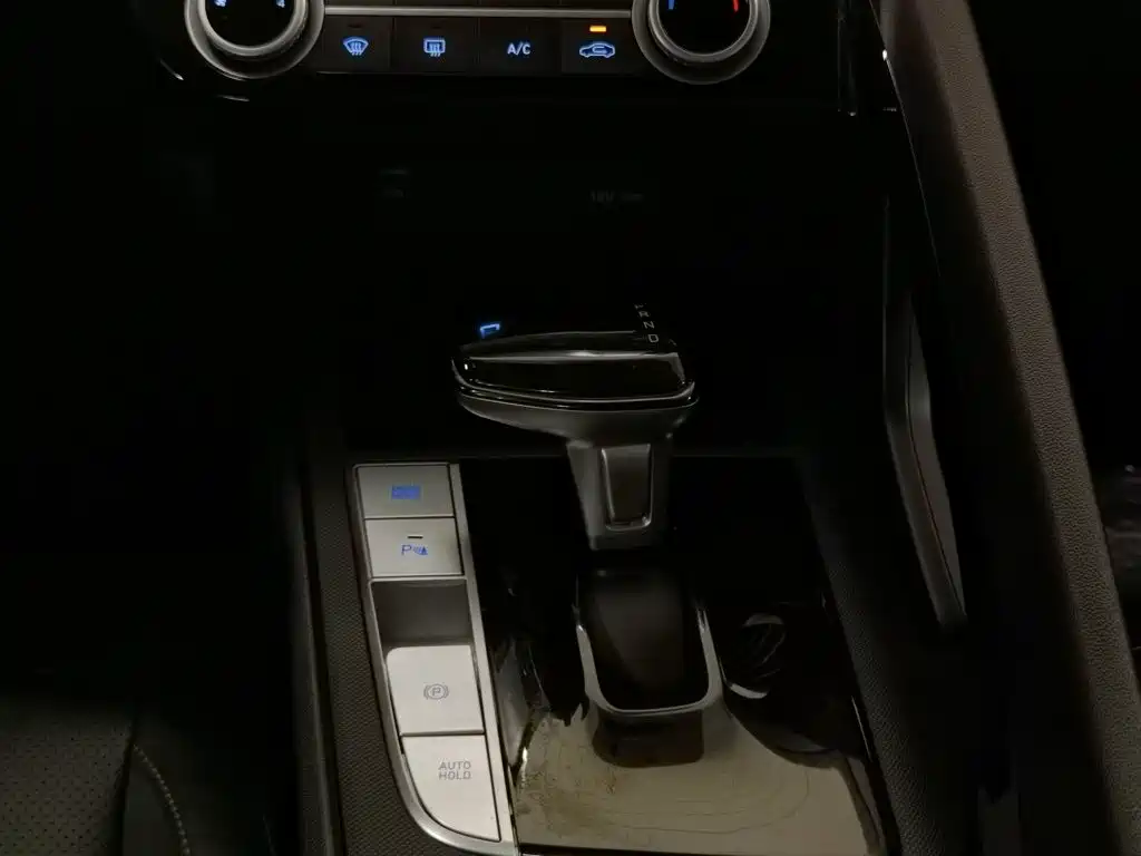 Hyundai Elantra — фото 13