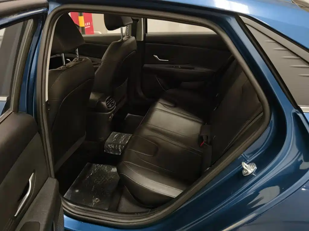 Hyundai Elantra — фото 15