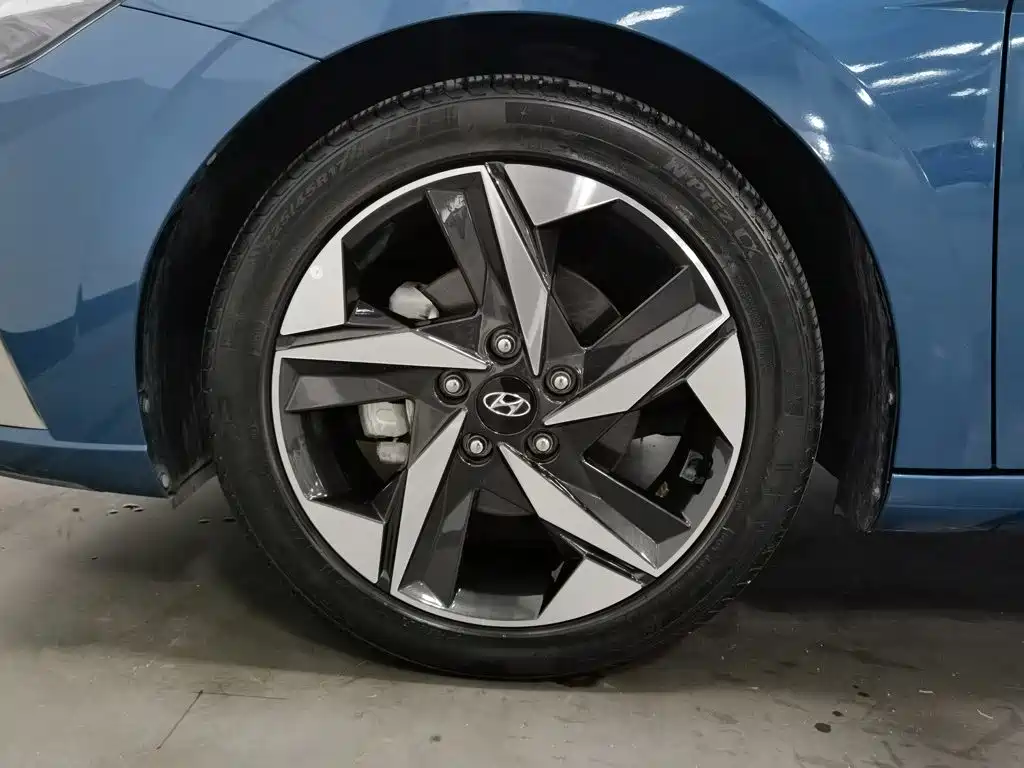 Hyundai Elantra — фото 17