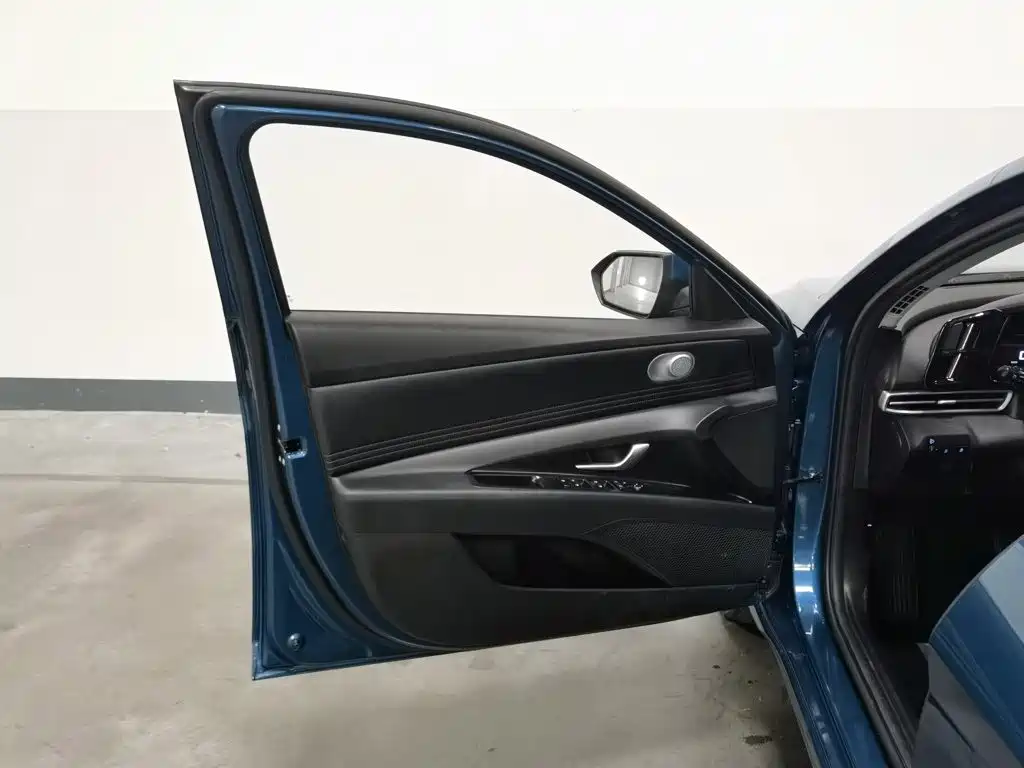 Hyundai Elantra — фото 8