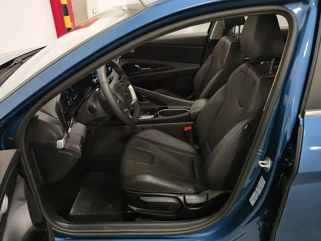 Hyundai Elantra — фото 10
