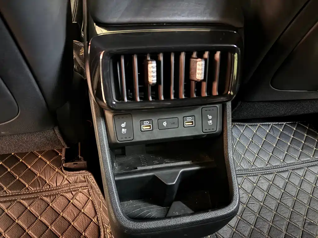 Hyundai Custo — фото 17