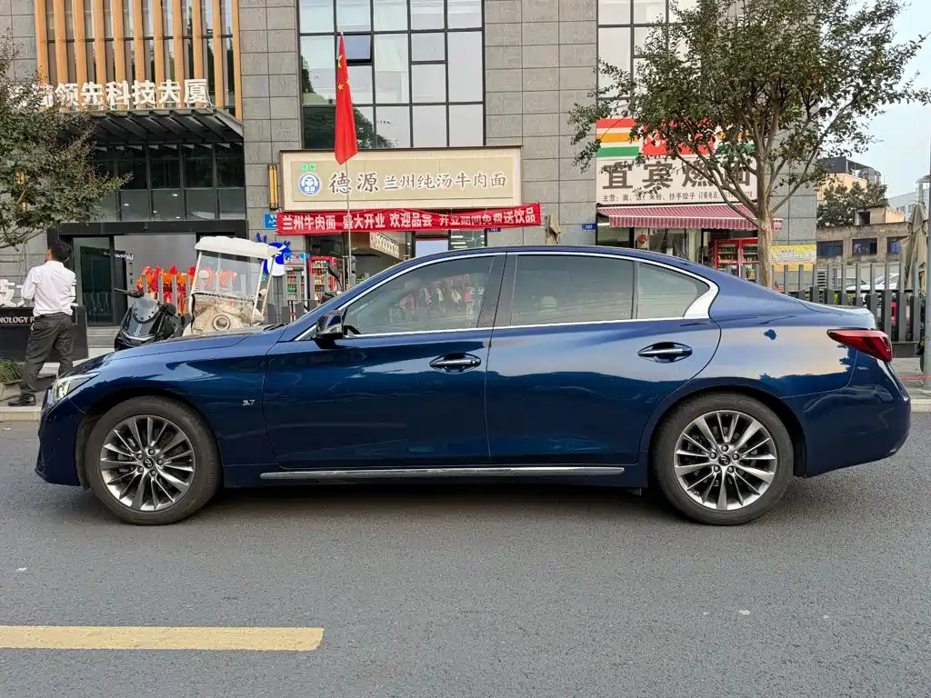 Infiniti Q50L — фото 3