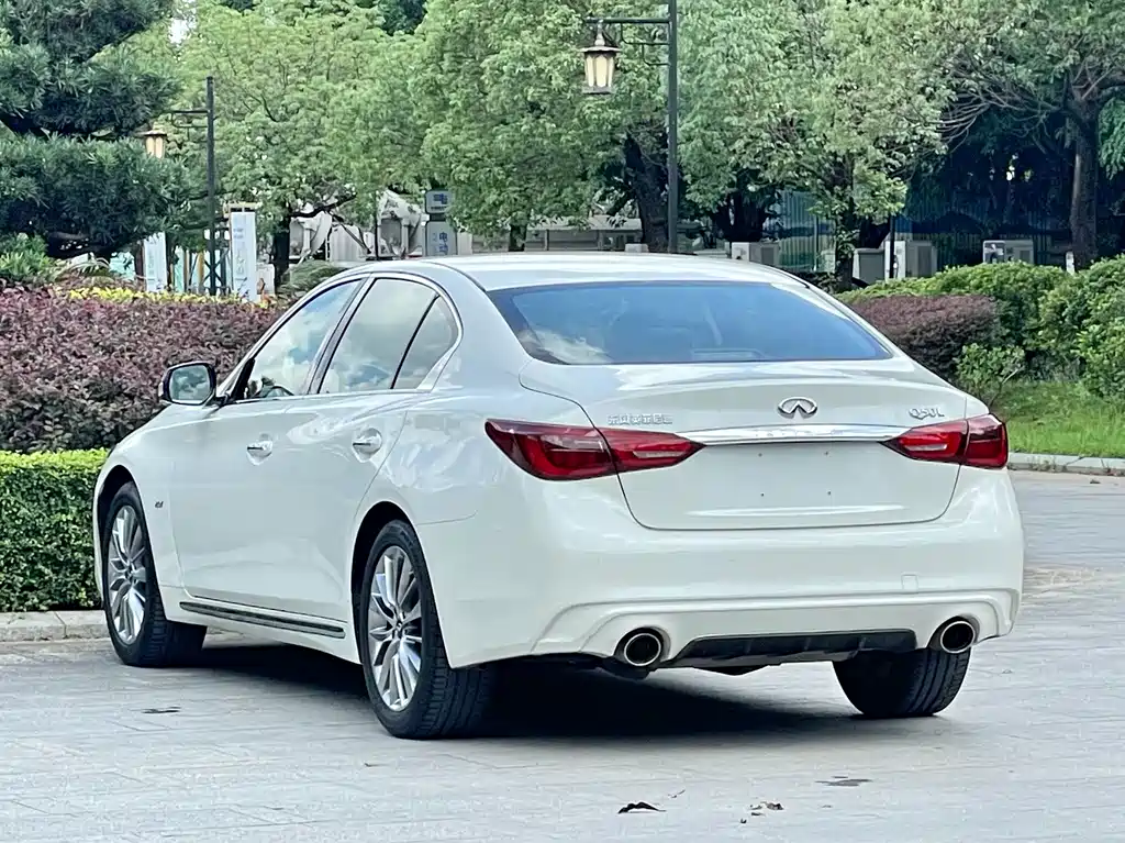 Infiniti Q50L — фото 11