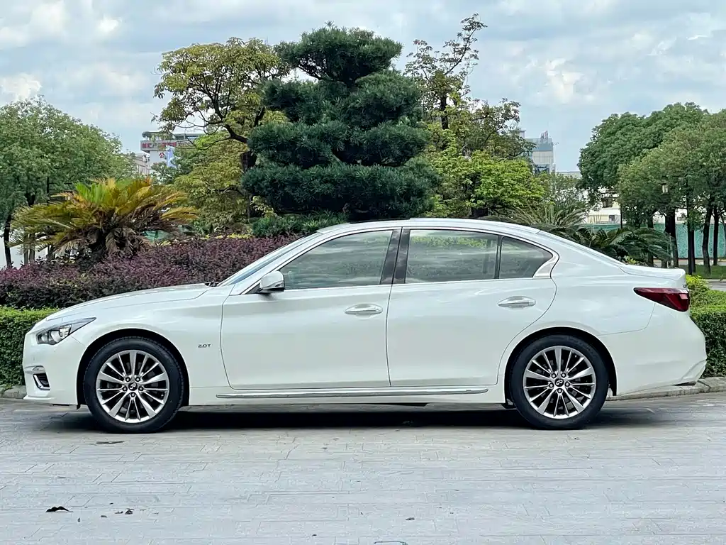 Infiniti Q50L — фото 13