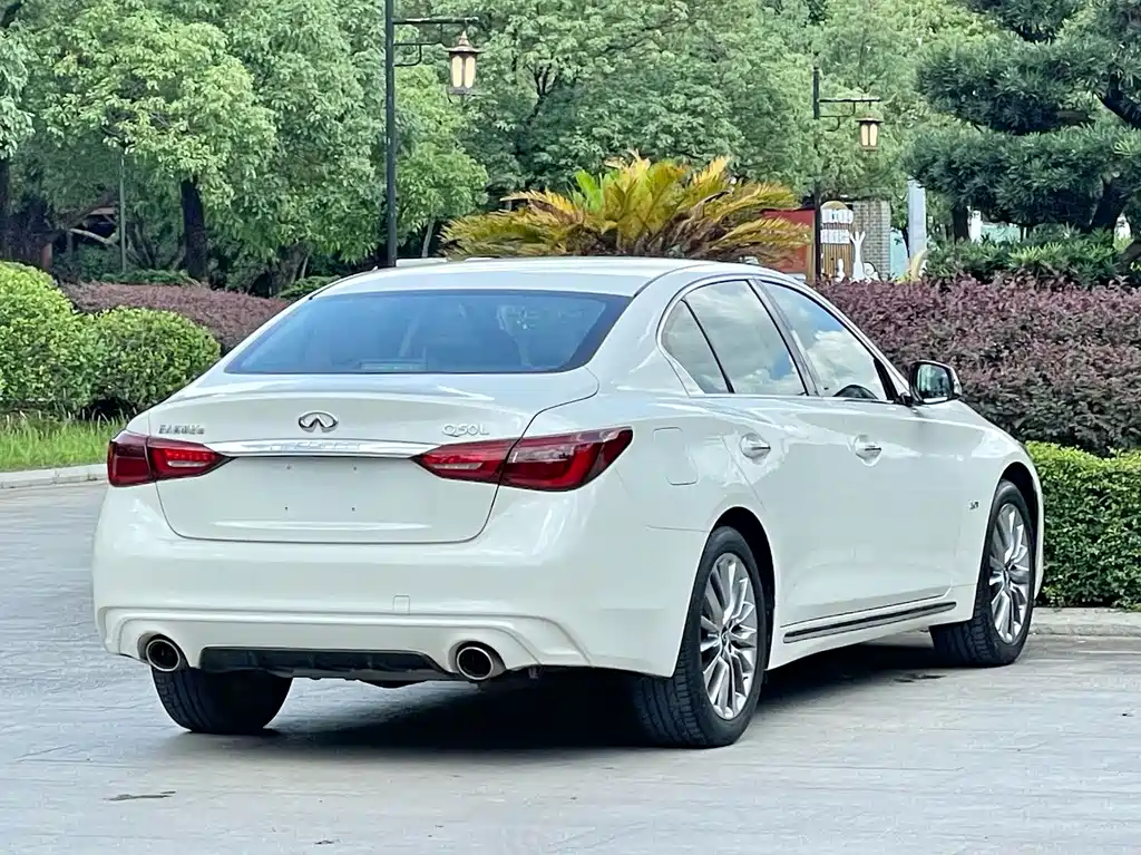 Infiniti Q50L — фото 14