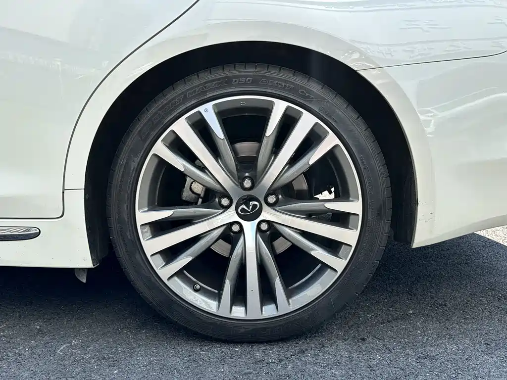 Infiniti Q50L — фото 11