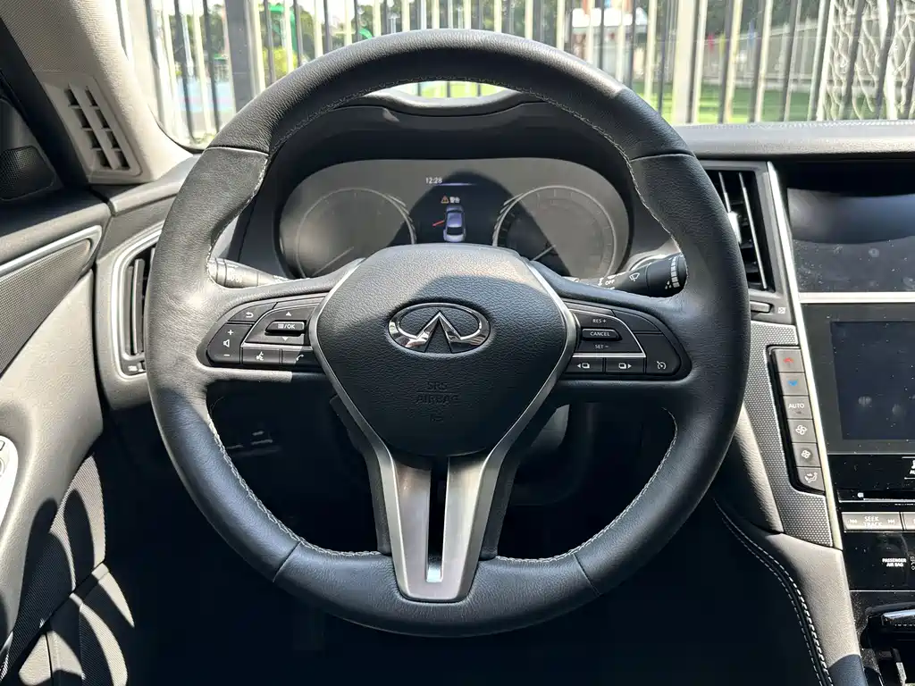 Infiniti Q50L — фото 8