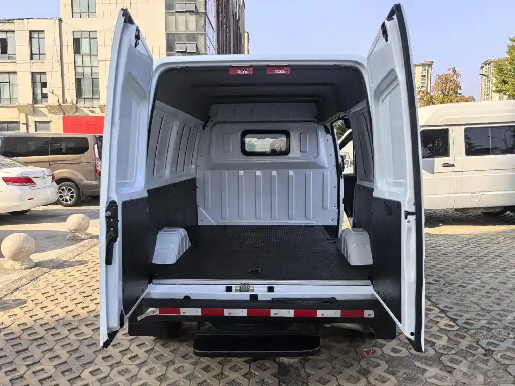 JMC Tesla — фото 7