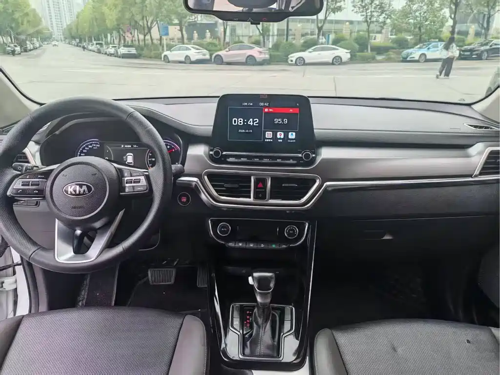Kia Sportage — фото 6