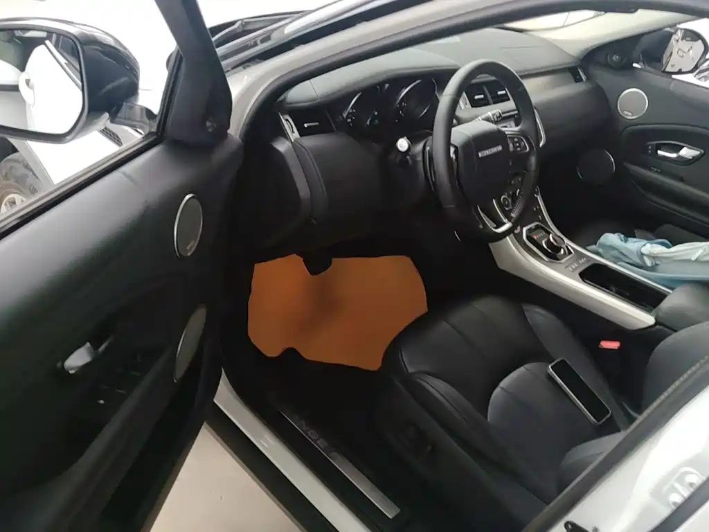 Land Rover Evoque — фото 15