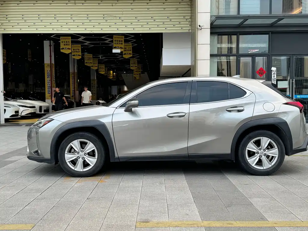 Lexus UX — фото 3