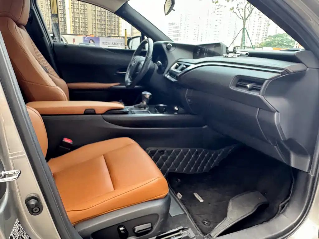Lexus UX — фото 7