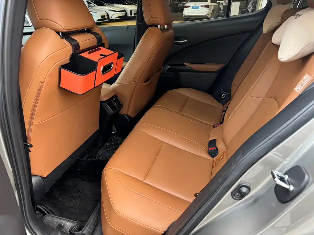 Lexus UX — фото 8