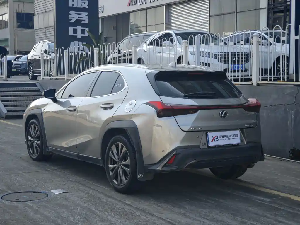 Lexus UX — фото 2