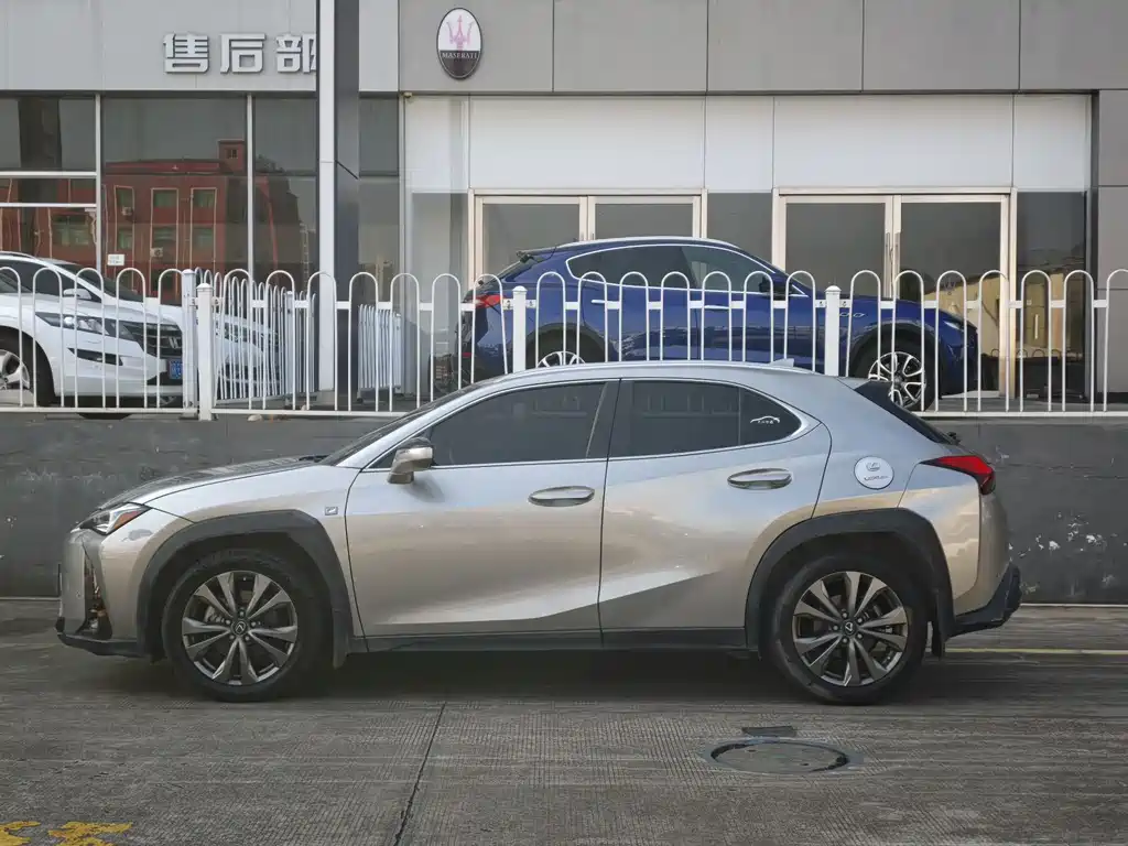 Lexus UX — фото 3