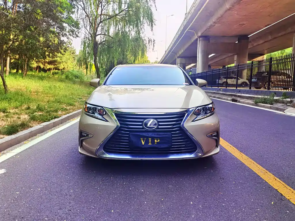 Lexus ES — фото 2