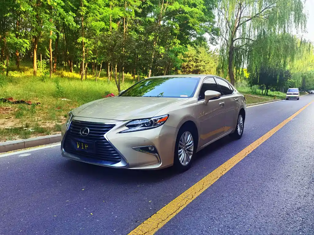 Lexus ES — фото 1