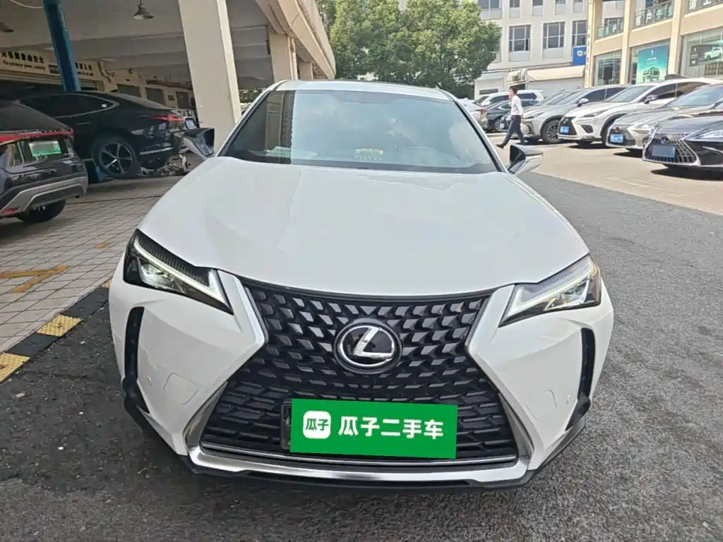 Lexus UX — фото 2