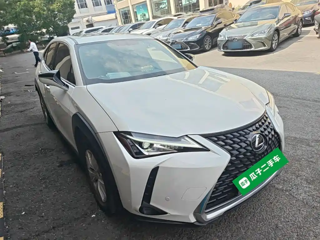 Lexus UX — фото 3